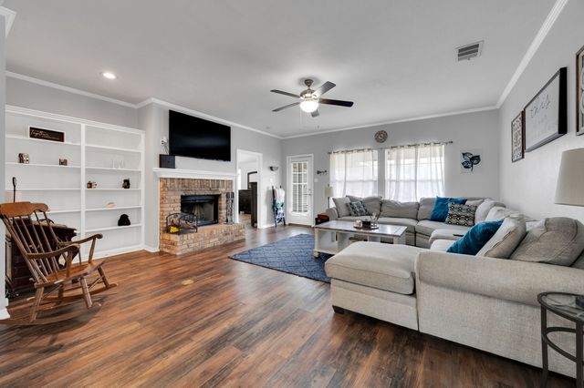 141 Country Drive, Waxahachie, TX 75165