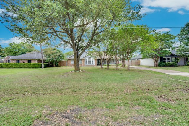 141 Country Drive, Waxahachie, TX 75165