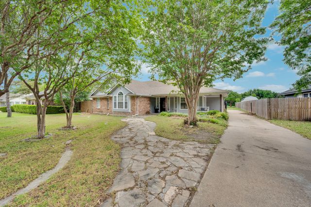 141 Country Drive, Waxahachie, TX 75165