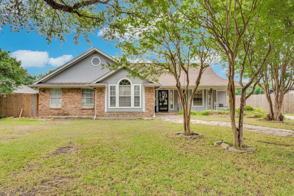 141 Country Drive, Waxahachie, TX 75165