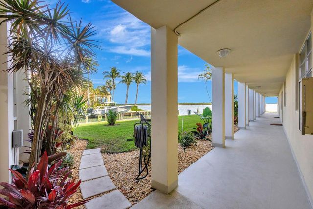 105 Paradise Harbour Boulevard 307, North Palm Beach, FL 33408