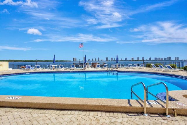 105 Paradise Harbour Boulevard 307, North Palm Beach, FL 33408