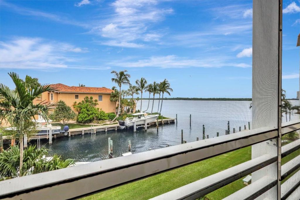 105 Paradise Harbour Boulevard 307, North Palm Beach, FL 33408