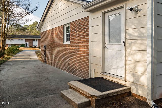 3240 Huntleigh Drive, Raleigh, NC 27604