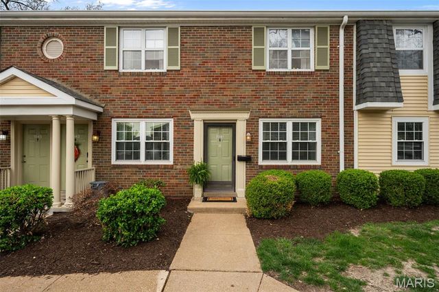1541 E Swan Circle, Brentwood, MO 63144