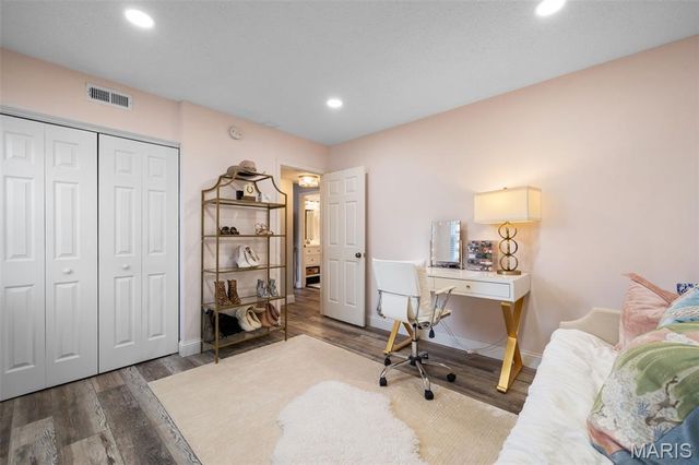1541 E Swan Circle, Brentwood, MO 63144