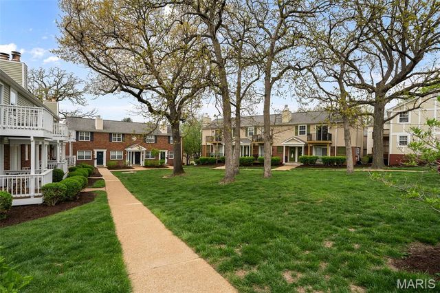 1541 E Swan Circle, Brentwood, MO 63144