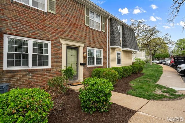 1541 E Swan Circle, Brentwood, MO 63144