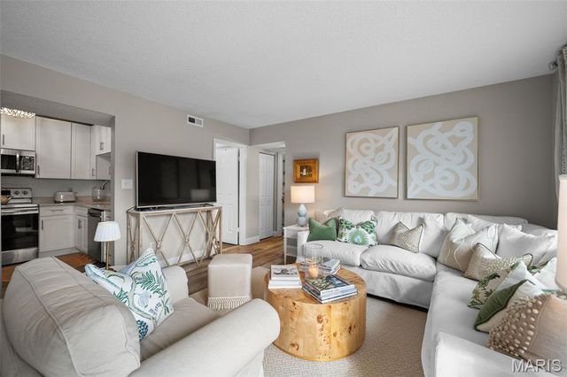 1541 E Swan Circle, Brentwood, MO 63144