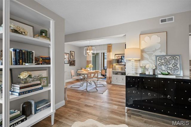 1541 E Swan Circle, Brentwood, MO 63144