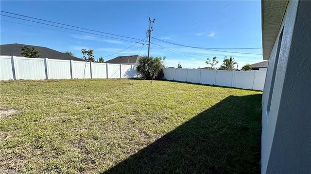 1105 NE 6th PL, Cape Coral, FL 33909