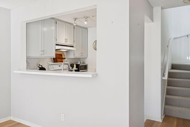 2425 Upland Lane N F, Plymouth, MN 55447