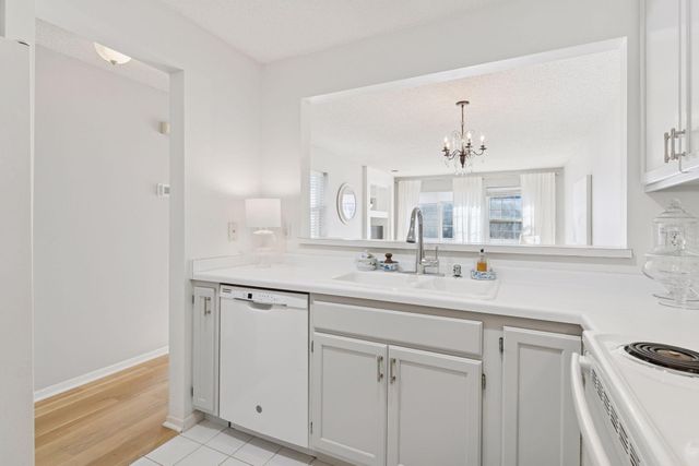 2425 Upland Lane N F, Plymouth, MN 55447