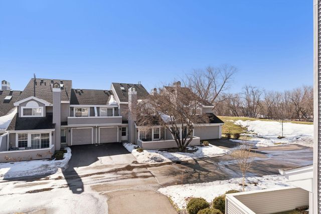 2425 Upland Lane N F, Plymouth, MN 55447