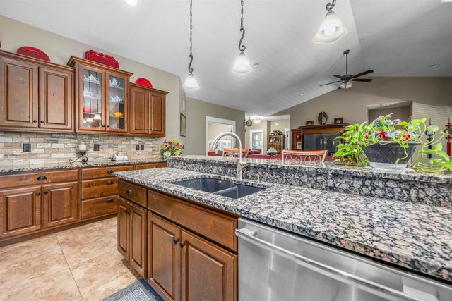 4802 Meadow View Drive, Pasco, WA 99301