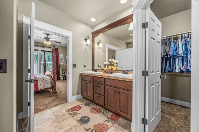 4802 Meadow View Drive, Pasco, WA 99301