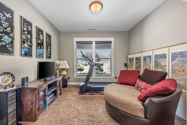 4802 Meadow View Drive, Pasco, WA 99301