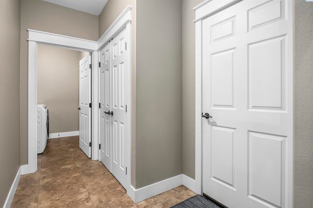 4802 Meadow View Drive, Pasco, WA 99301