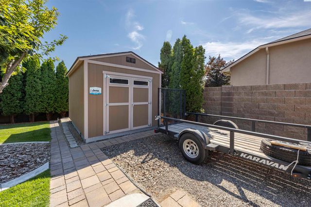 4802 Meadow View Drive, Pasco, WA 99301