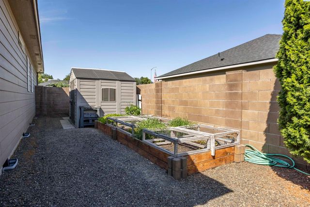 4802 Meadow View Drive, Pasco, WA 99301