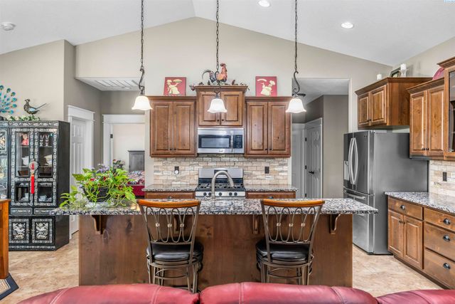 4802 Meadow View Drive, Pasco, WA 99301