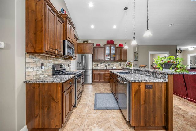 4802 Meadow View Drive, Pasco, WA 99301