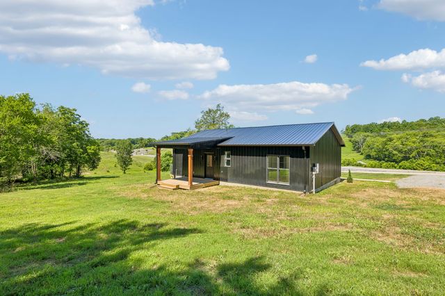 8465 Hartsville Pike, Lebanon, TN 37087