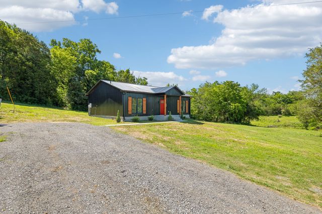 8465 Hartsville Pike, Lebanon, TN 37087