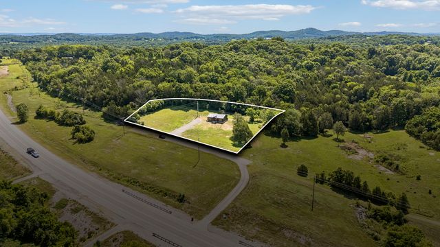 8465 Hartsville Pike, Lebanon, TN 37087