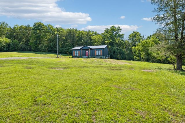 8465 Hartsville Pike, Lebanon, TN 37087