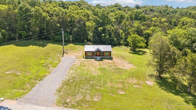 8465 Hartsville Pike, Lebanon, TN 37087
