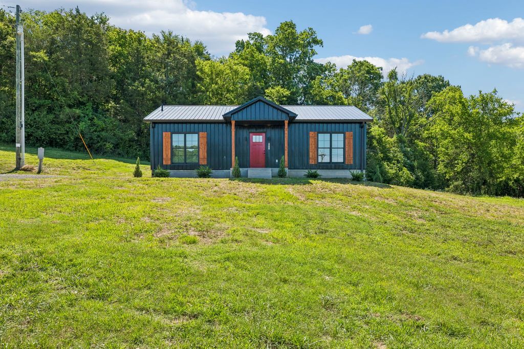 8465 Hartsville Pike, Lebanon, TN 37087