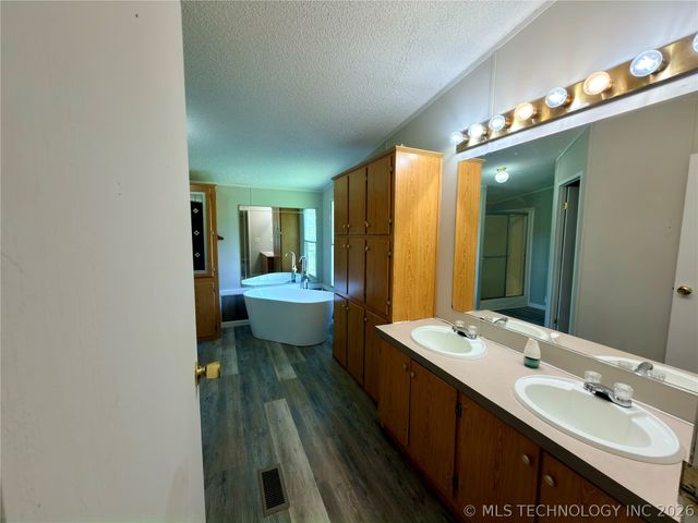 20800 S 200 Road, Okmulgee, OK 74447