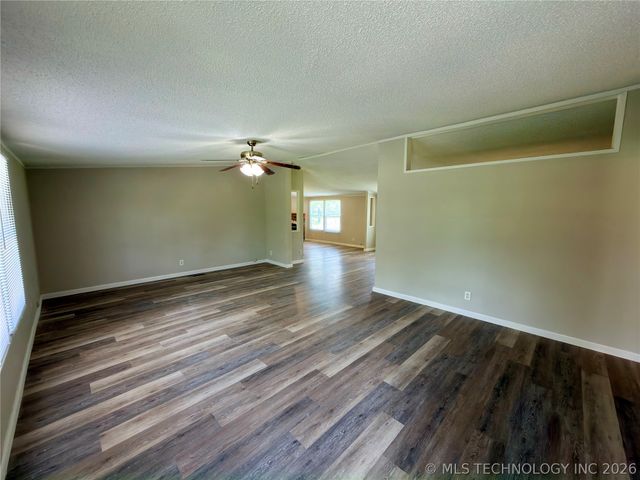 20800 S 200 Road, Okmulgee, OK 74447