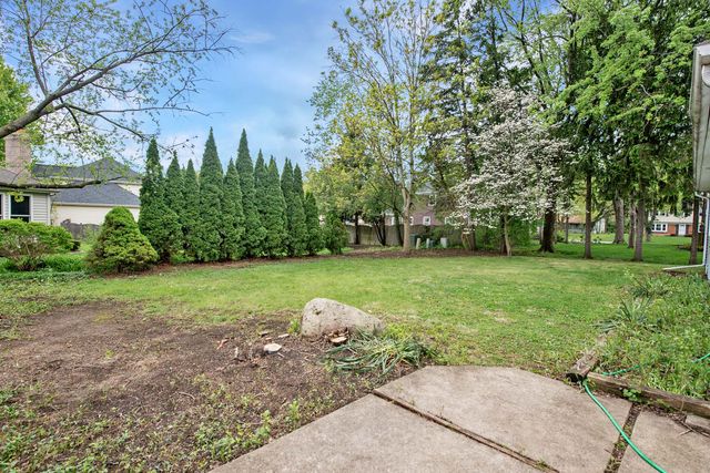 106 Foxcroft Road, Naperville, IL 60565