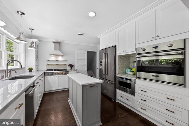 30 OAK LN, Berwyn, PA 19312