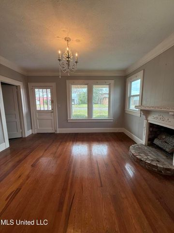 209 S Jackson Street, Crystal Springs, MS 39059
