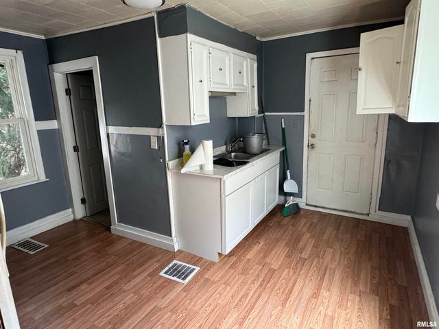920 S MATTHEW Street, Peoria, IL 61605