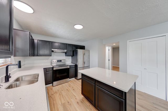 2042 Thousand Oaks Boulevard, Indianapolis, IN 46214
