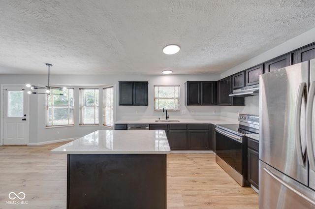 2042 Thousand Oaks Boulevard, Indianapolis, IN 46214
