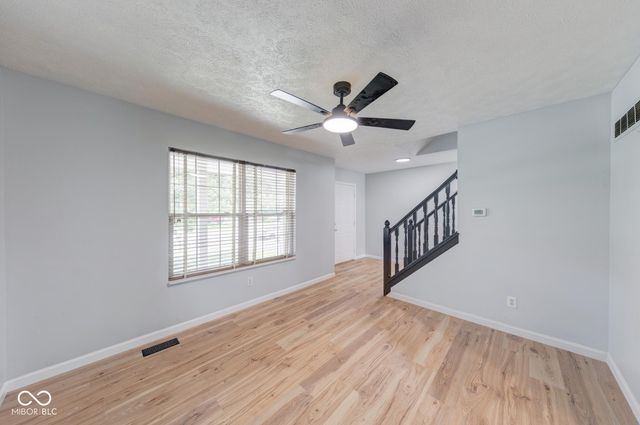 2042 Thousand Oaks Boulevard, Indianapolis, IN 46214