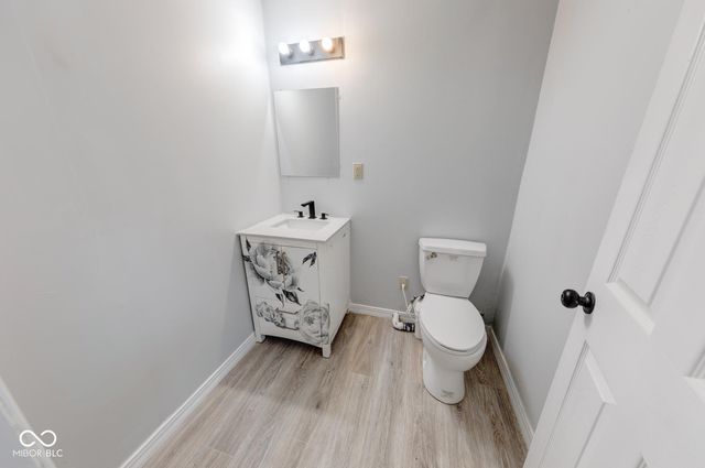 2042 Thousand Oaks Boulevard, Indianapolis, IN 46214