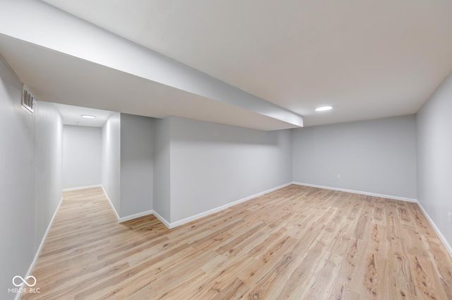 2042 Thousand Oaks Boulevard, Indianapolis, IN 46214