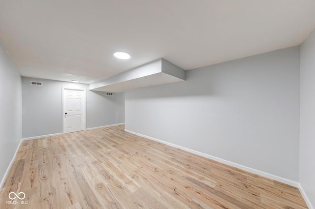 2042 Thousand Oaks Boulevard, Indianapolis, IN 46214