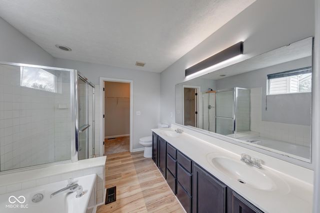 2042 Thousand Oaks Boulevard, Indianapolis, IN 46214