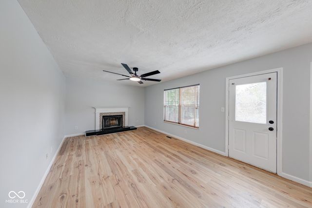 2042 Thousand Oaks Boulevard, Indianapolis, IN 46214