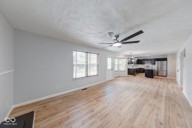 2042 Thousand Oaks Boulevard, Indianapolis, IN 46214