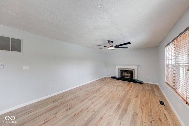 2042 Thousand Oaks Boulevard, Indianapolis, IN 46214