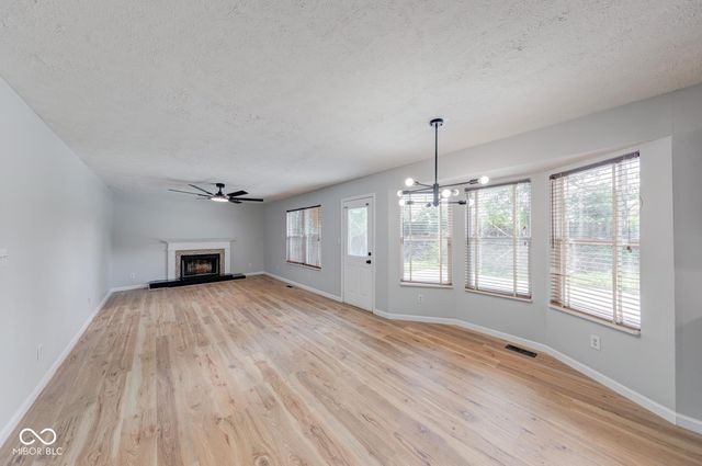 2042 Thousand Oaks Boulevard, Indianapolis, IN 46214