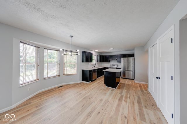 2042 Thousand Oaks Boulevard, Indianapolis, IN 46214